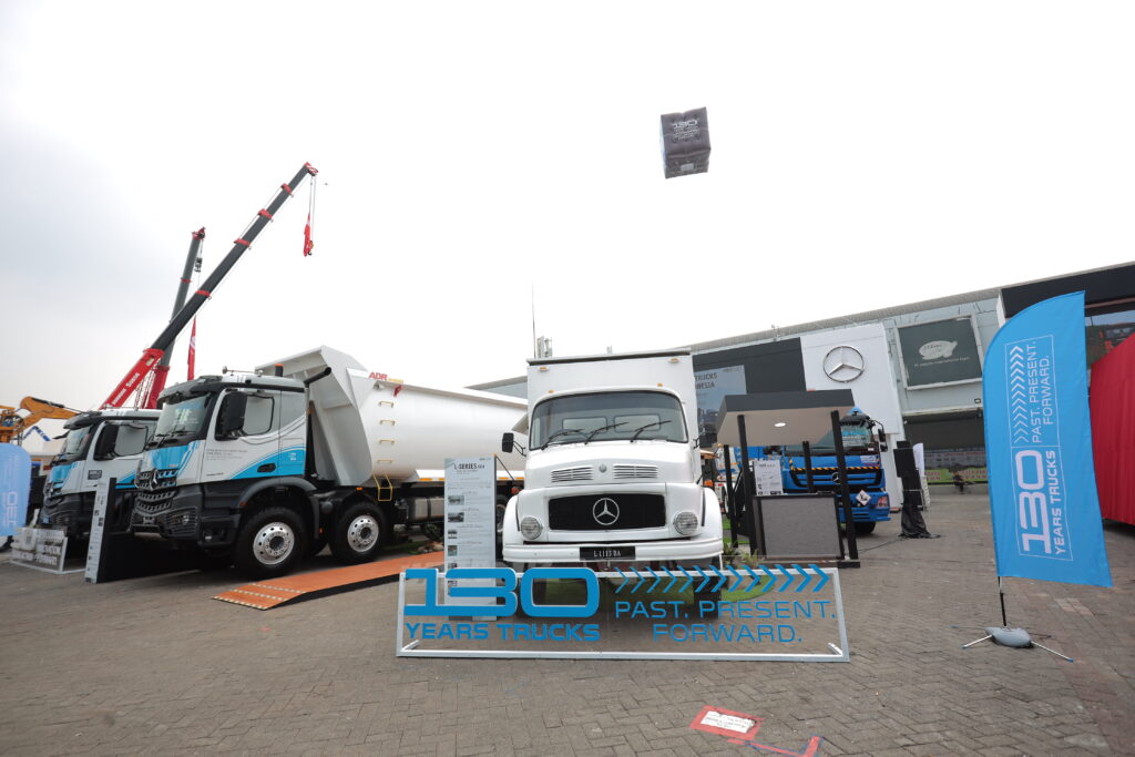 Dari Truk Bagong hingga Truk Masa Kini, DCVI Tampilkan Evolusi Truk Mercedes-Benz di Mining Indonesia 2026